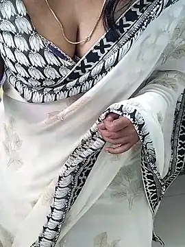 Snapshot of tamil_chitra12 chatting on 11-26-25, 09:43 tamil chitra12 online show from 11-26-25, 09:43