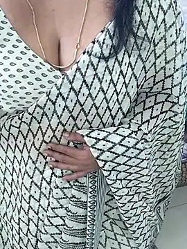 Snapshot of tamil_chitra12 chatting on 12-17-25, 04:07 tamil chitra12 online show from 12-17-25, 04:07