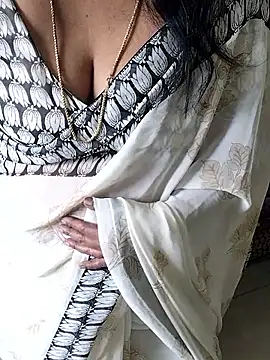 Snapshot of tamil_chitra12 chatting on 12-19-25, 08:10 tamil chitra12 online show from 12-19-25, 08:10