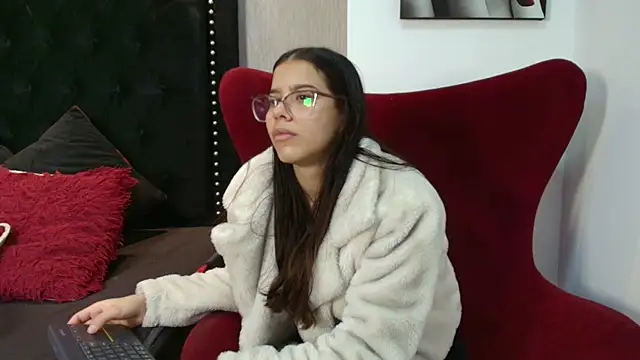 Luna Lov Titan online show from 01-11-26, 01:05