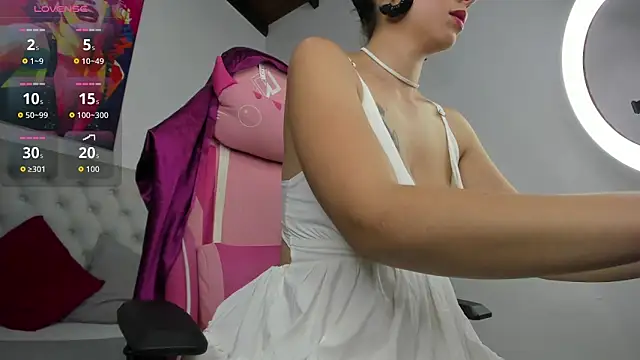 natasha segura online show from 11-13-25, 02:43