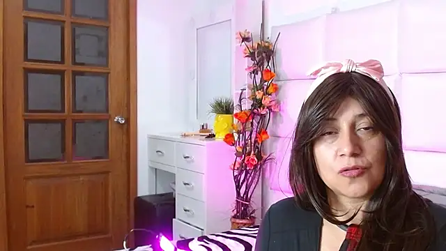 Caroline belle online show from 11-13-25, 04:11