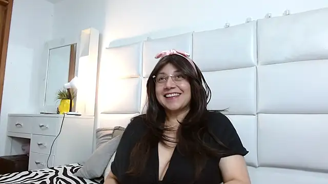 Caroline belle online show from 11-21-25, 03:27