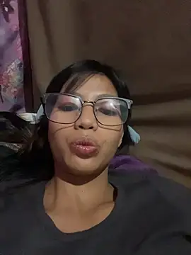 Snapshot of hottiebabe23 chatting on 11-11-25, 05:07 hottiebabe23 online show from 11-11-25, 05:07