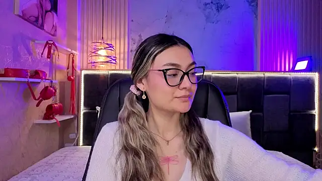 Im-Lola online show from 12-20-25, 08:38