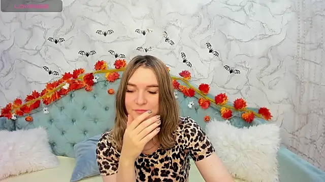 Snapshot of AriaAmaren chatting on 10-30-25, 11:38 AriaAmaren online show from 10-30-25, 11:38