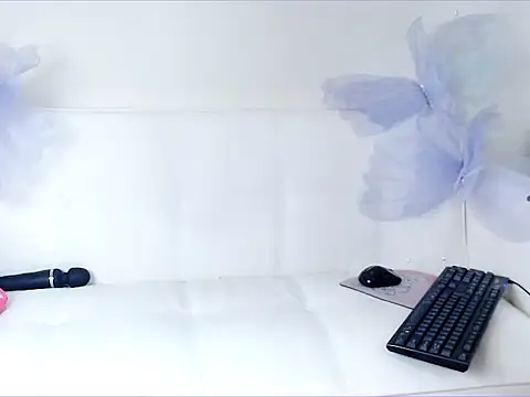 Snapshot of Luna_loveU chatting on 01-16-26, 04:11 Luna loveU online show from 01-16-26, 04:11