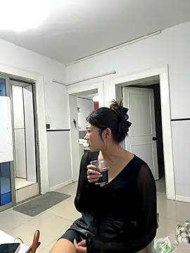 xiaojingzi66 online show from 12-16-25, 10:15