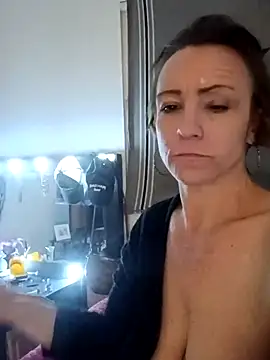 Karebearz1 online show from 10-30-25, 12:17