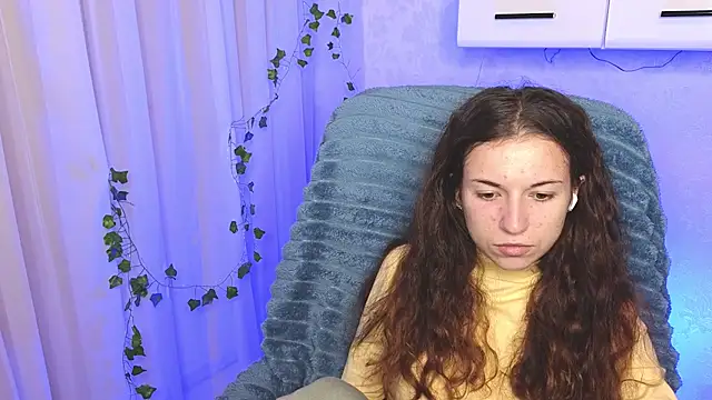 Snapshot of Ulyanix chatting on 11-17-25, 04:40 Ulyanix online show from 11-17-25, 04:40