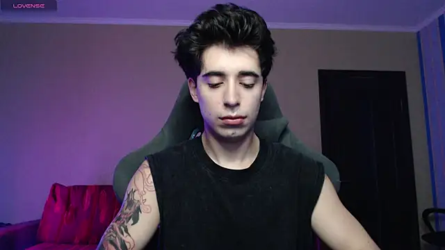 Snapshot of Yofukashii chatting on 12-22-25, 05:15 Yofukashii online show from 12-22-25, 05:15