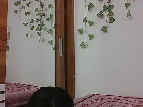 Snapshot of Saloni9 chatting on 11-19-25, 05:35 Saloni9 online show from 11-19-25, 05:35