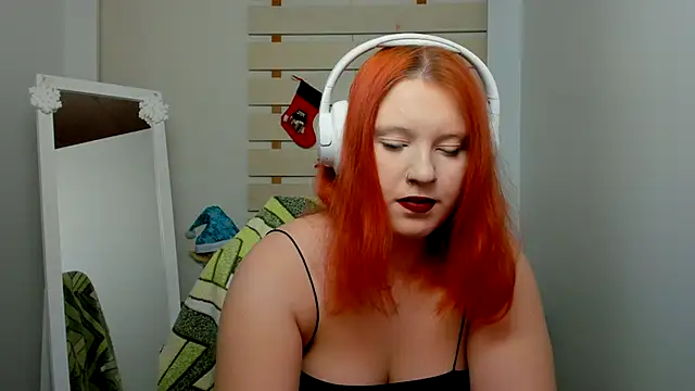 Snapshot of FoxPlayXX chatting on 11-29-25, 10:46 FoxPlayXX online show from 11-29-25, 10:46