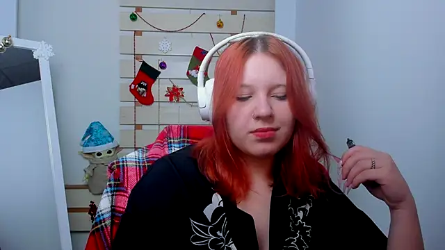 Snapshot of FoxPlayXX chatting on 12-14-25, 07:40 FoxPlayXX online show from 12-14-25, 07:40