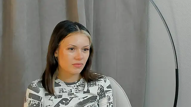 Snapshot of BrandiFraise chatting on 10-30-25, 01:45 BrandiFraise online show from 10-30-25, 01:45