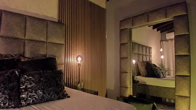 Snapshot of BrigitteVons chatting on 11-11-25, 12:54 BrigitteVons online show from 11-11-25, 12:54