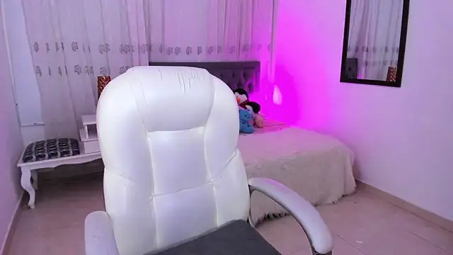 Luna Jonnes1 online show from 12-19-25, 11:28