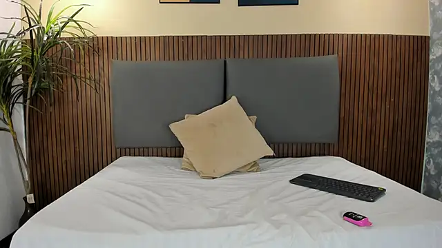 Snapshot of Mia_Harvey chatting on 11-17-25, 08:20 Mia Harvey online show from 11-17-25, 08:20