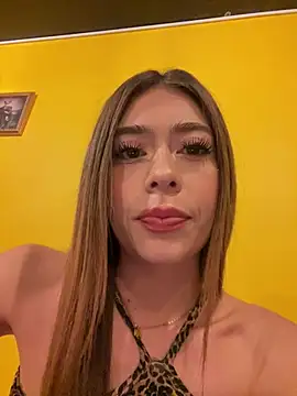 EmmilyClark online show from 04-05-26, 10:01