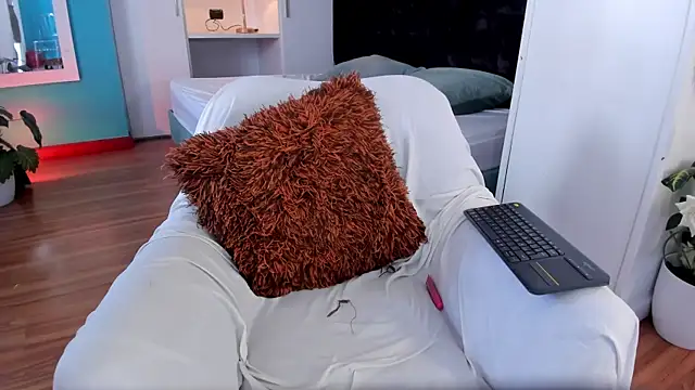 LahanaKimish online show from 11-18-25, 02:43