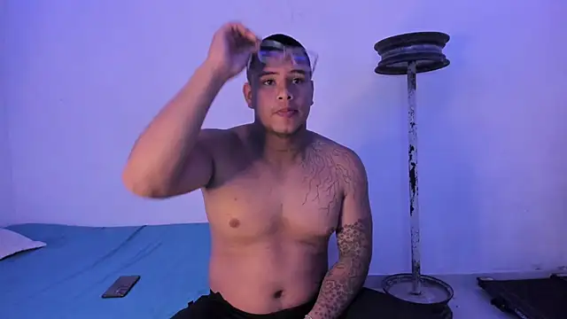 Snapshot of LucassFoster chatting on 11-05-25, 01:55 LucassFoster online show from 11-05-25, 01:55