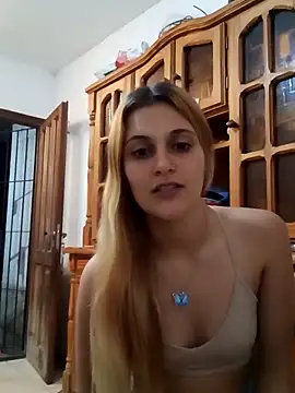 Snapshot of larubia_arg chatting on 12-21-25, 04:08 larubia arg online show from 12-21-25, 04:08