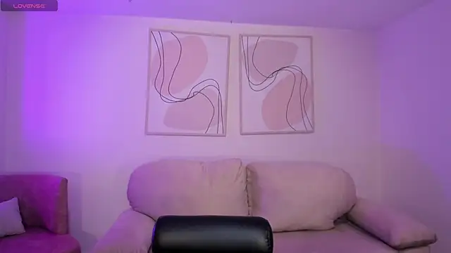 Snapshot of BellaConnorX chatting on 05-14-26, 03:35 BellaConnorX online show from 05-14-26, 03:35