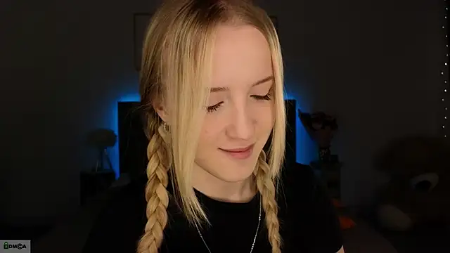 Snapshot of adele_armass chatting on 02-15-26, 09:22 adele armass online show from 02-15-26, 09:22