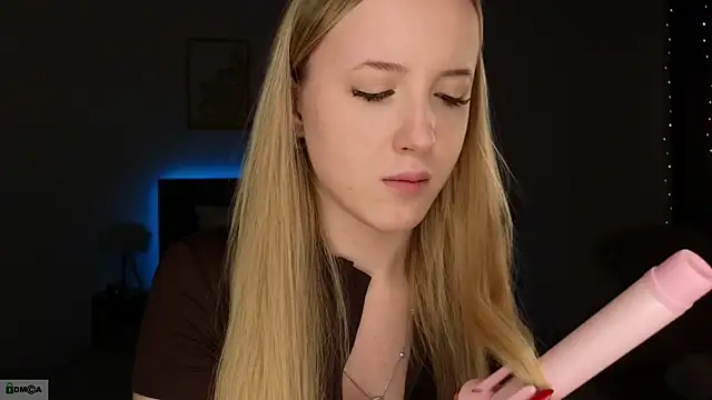 Snapshot of adele_armass chatting on 02-21-26, 09:05 adele armass online show from 02-21-26, 09:05