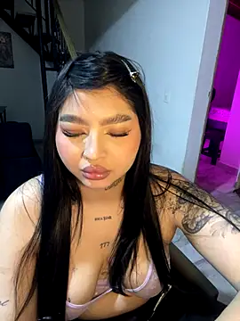 Snapshot of babykw chatting on 11-14-25, 01:04 babykw online show from 11-14-25, 01:04