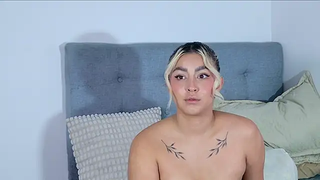 Elina Hills online show from 11-26-25, 02:07