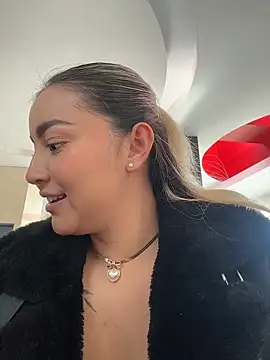 Elina Hills online show from 03-19-26, 06:56