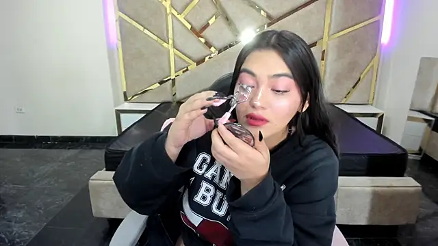 Snapshot of Frrreyaa chatting on 11-03-25, 03:19 Frrreyaa online show from 11-03-25, 03:19