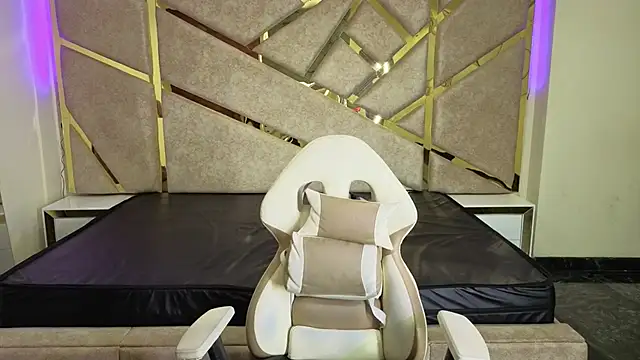 Snapshot of Frrreyaa chatting on 11-14-25, 02:32 Frrreyaa online show from 11-14-25, 02:32