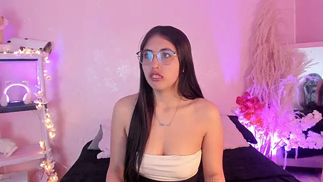 Snapshot of Valk_submissive chatting on 05-18-26, 05:13 Valk submissive online show from 05-18-26, 05:13