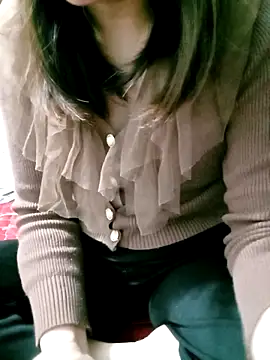 Snapshot of Elina_99 chatting on 12-15-25, 03:11 Elina 99 online show from 12-15-25, 03:11