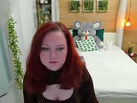 Snapshot of OhLadyPlease chatting on 11-26-25, 08:04 OhLadyPlease online show from 11-26-25, 08:04