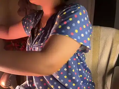 Snapshot of Shilpa_7 chatting on 12-20-25, 04:14 Shilpa 7 online show from 12-20-25, 04:14