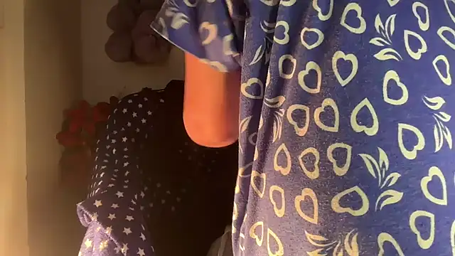 Snapshot of Shilpa_7 chatting on 12-22-25, 07:33 Shilpa 7 online show from 12-22-25, 07:33