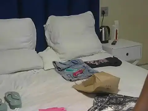 Snapshot of baddiemine05 chatting on 12-17-25, 03:40 baddiemine05 online show from 12-17-25, 03:40