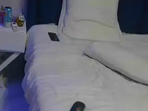 Snapshot of baddiemine05 chatting on 12-21-25, 10:44 baddiemine05 online show from 12-21-25, 10:44