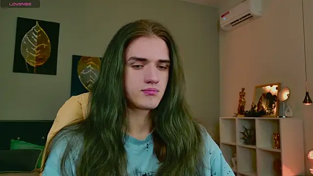 Harvey Hair online show from 11-24-25, 12:05