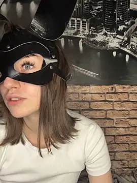 Snapshot of bunnyria1 chatting on 10-31-25, 01:56 bunnyria1 online show from 10-31-25, 01:56