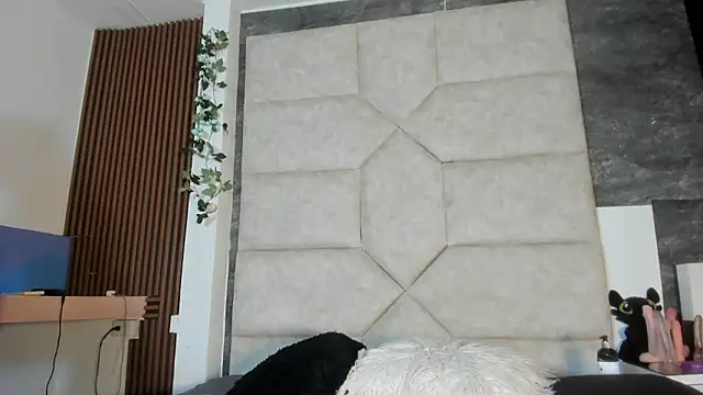 Liia Leens online show from 02-08-26, 05:05