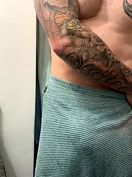 Snapshot of RobsBigD chatting on 12-04-25, 03:32 RobsBigD online show from 12-04-25, 03:32