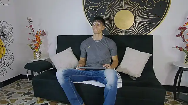 Snapshot of AlessioVitale chatting on 11-10-25, 12:26 AlessioVitale online show from 11-10-25, 12:26