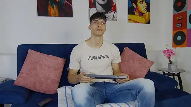 Snapshot of AlessioVitale chatting on 11-20-25, 12:16 AlessioVitale online show from 11-20-25, 12:16