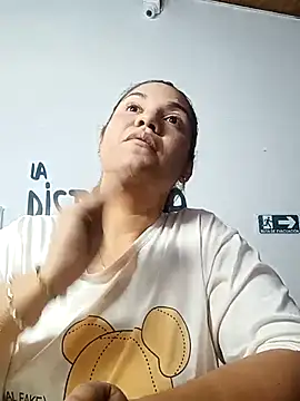 Samaraa Lee online show from 12-17-25, 06:41