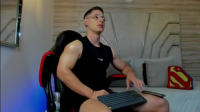 MAXTHOMSON online show from 01-17-26, 01:54