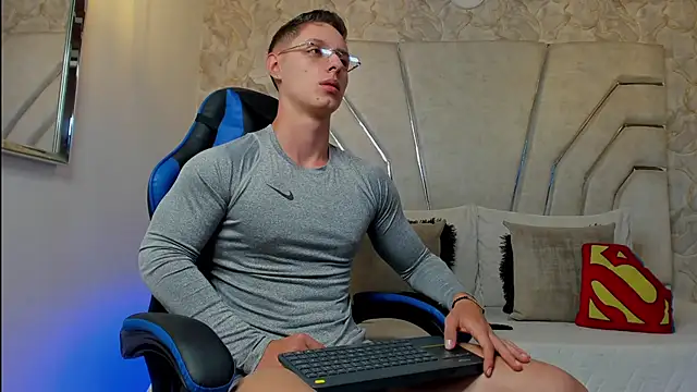 MAXTHOMSON online show from 03-12-26, 01:23